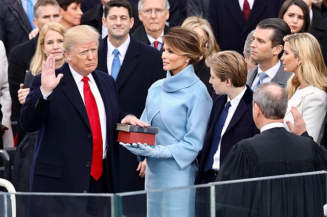 640px-Donald_Trump_swearing_in_ceremony.jpg
